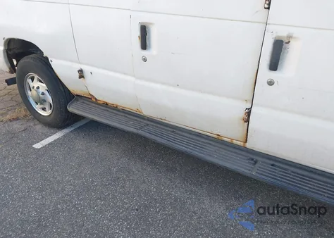 2008 Ford E-350 Super Duty z USA, uszkodzony, nr VIN 1FBSS31L08DB35985